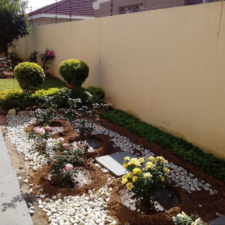 Tap'S Home Away From Home Gaborone Exteriör bild