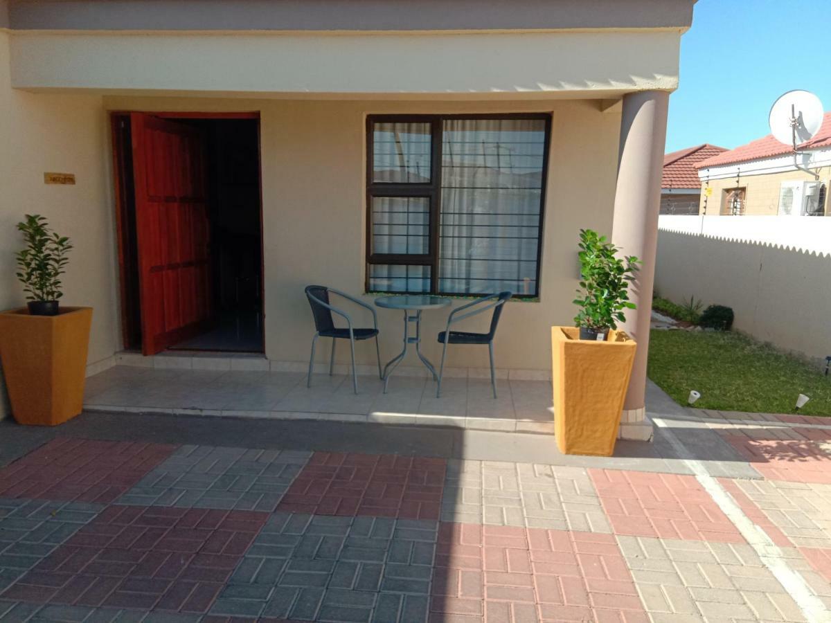 Tap'S Home Away From Home Gaborone Exteriör bild
